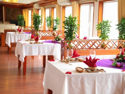 huong-hai-sealife-cruises-dining2